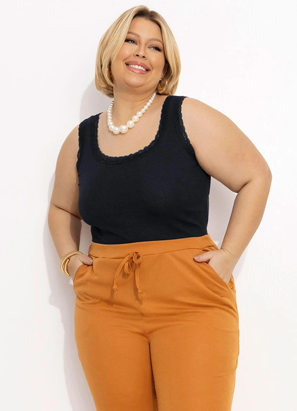 Marguerite - Regata Preta Detalhe Renda Plus Size 4
