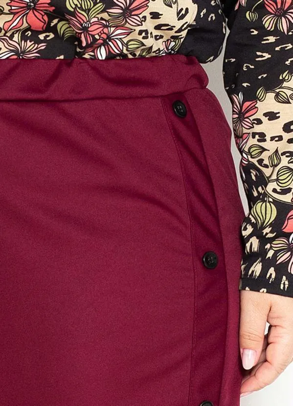 Marguerite - Short Bordô com Botões Decorativos Plus Size 3