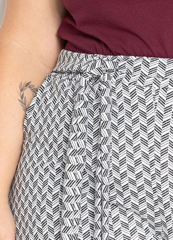 Marguerite - Short Chevron Branco com Amarração Plus Size 3