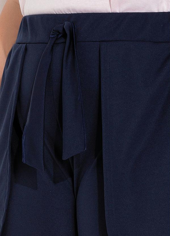 Marguerite - Short Marinho com Sobreposição Plus Size 1