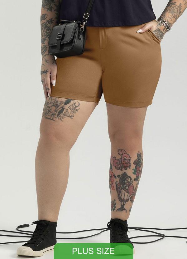 Cativa - Short Plus Size em Alfaiataria Marrom