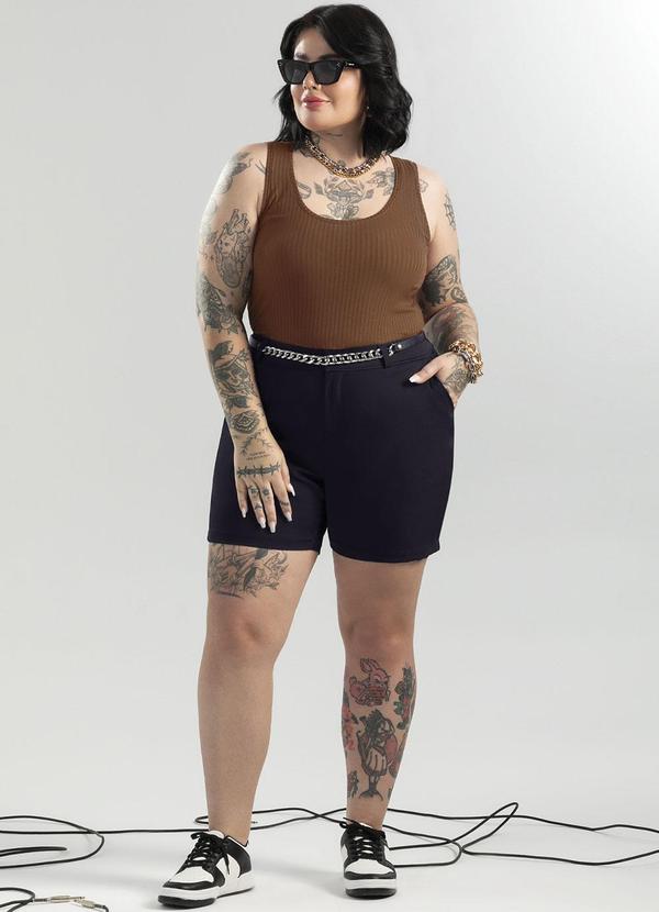 Cativa - Short Plus Size em Alfaiataria Preto 3