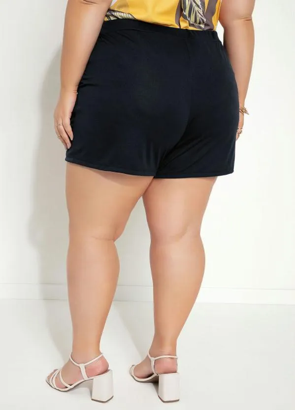 Marguerite - Short Preto com Bolsos Plus Size 1