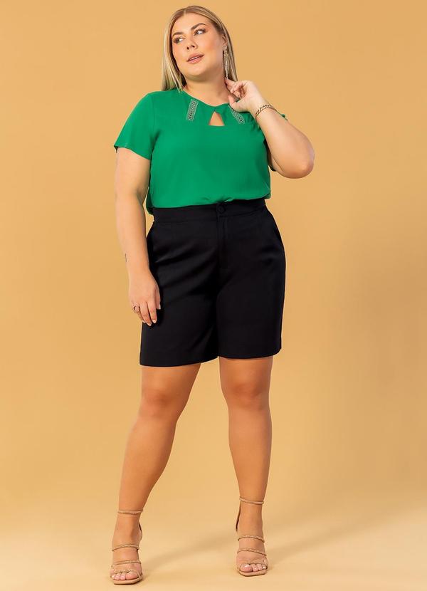 Cativa Plus Size - Shorts em Tecido Alfaiataria Preto 2