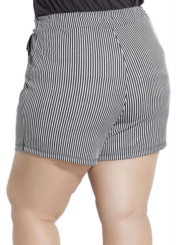 Marguerite - Shorts Listrado com Bolsos Plus Size Marguerite