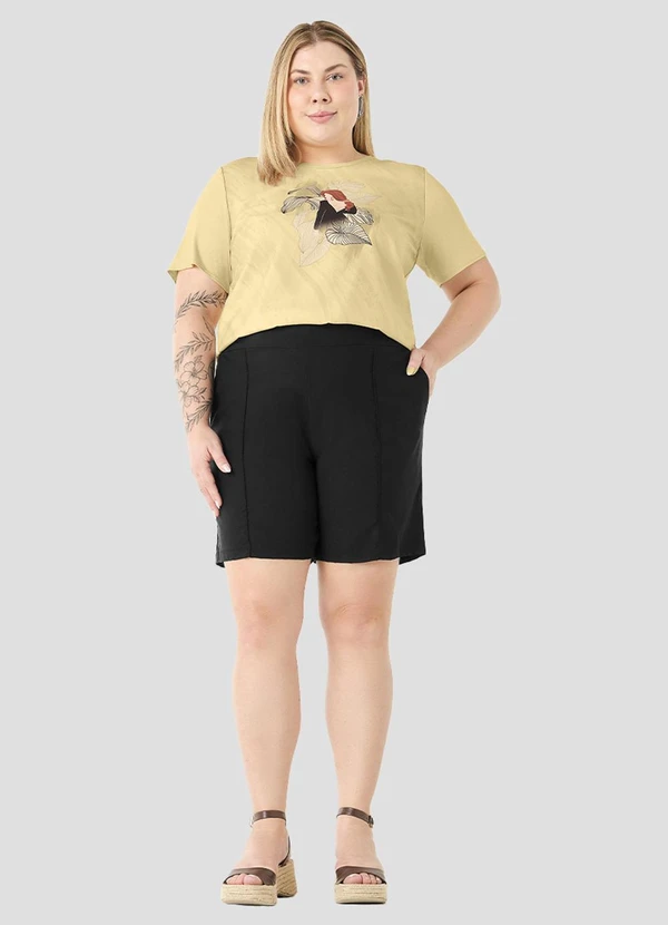 Cereja Rosa - Shorts Plus Size em Tecido Plano Soft Preto