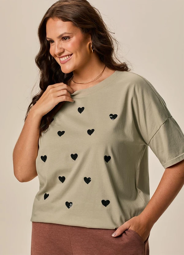 Malwee - Camiseta Ampla com Corações em Paetê Plus Areia
