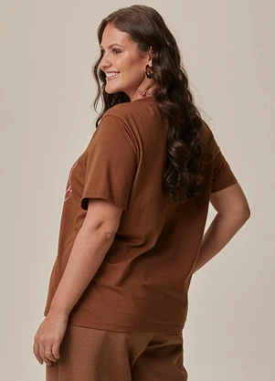 Malwee - Camiseta Ampla Trust Your Confidence Plus Marrom - MALWEE