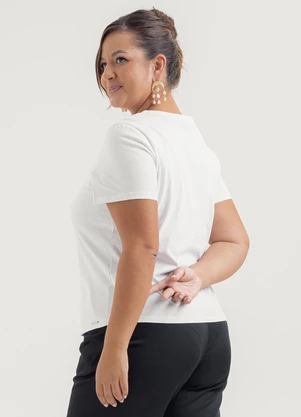 Cativa - T-Shirt Plus Size em Algodão Branco  - CATIVA