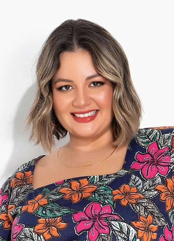 Marguerite - Vestido Floral Evasê com Mangas Curtas Plus Size 3