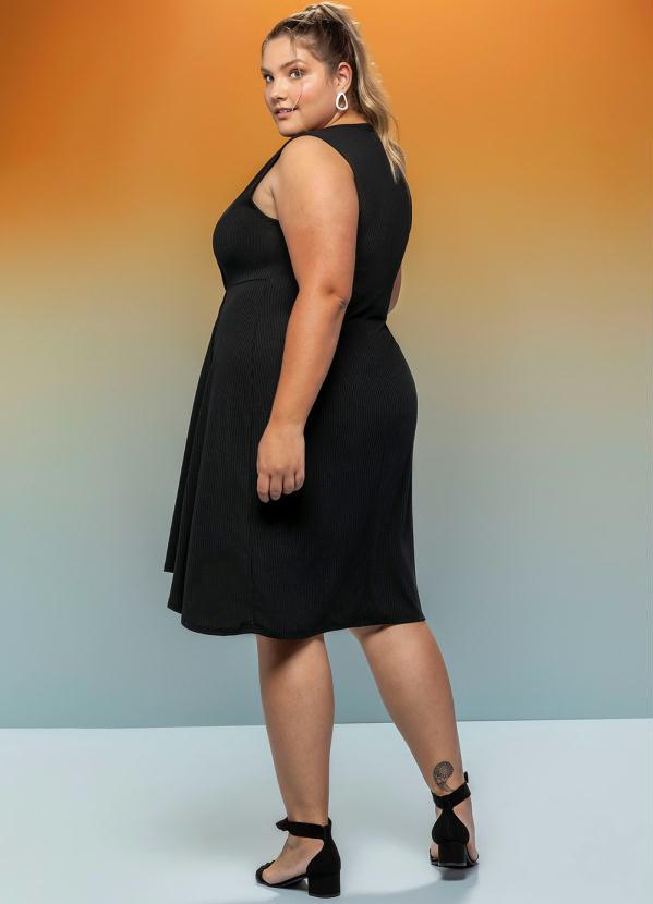 Maelle - Vestido Canelado com Transpassado Preto 1