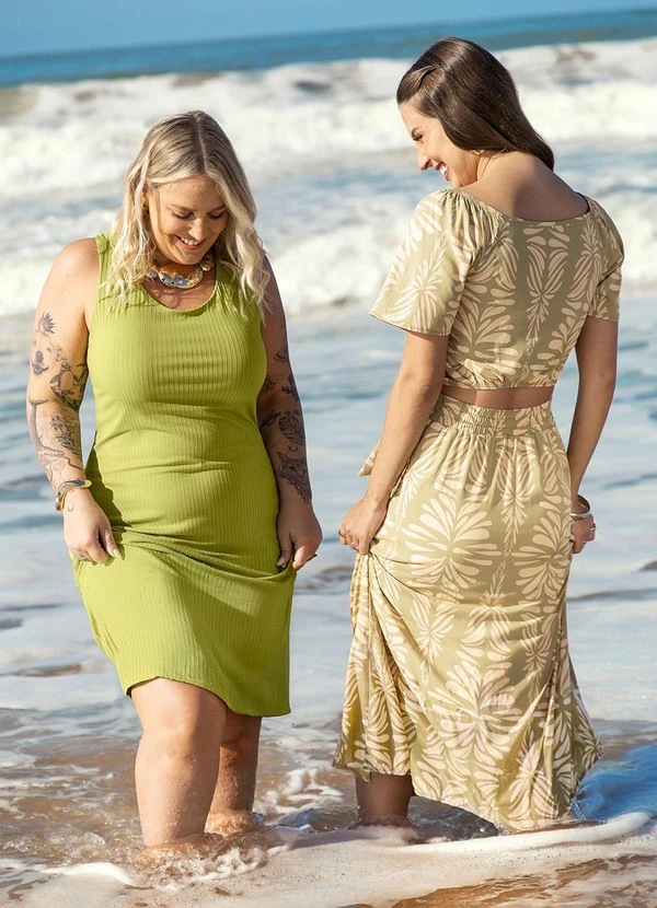 Habana - Vestido Curto Plus Size em Canelado Verde 4