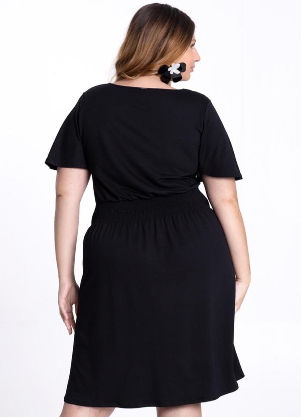 Lunender Mais Mulher - Vestido Curto Plus Size em Malha Botões Preto 2