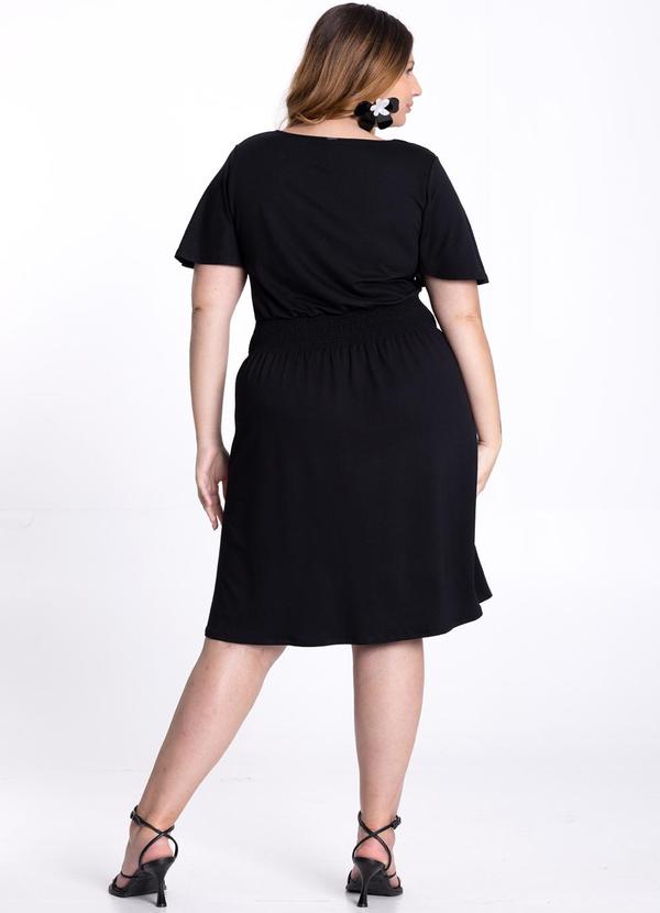 Lunender Mais Mulher - Vestido Curto Plus Size em Malha Botões Preto 4