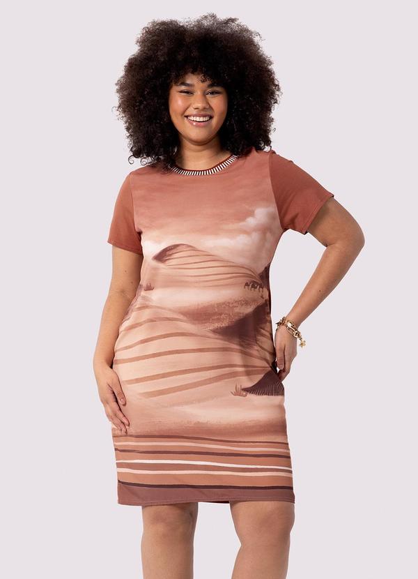 Lunender Mais Mulher - Vestido Curto Plus Size Estampado com Retilínea Marrom
