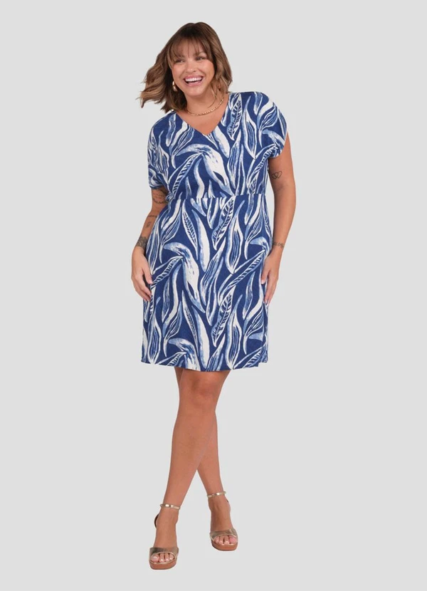 Cereja Rosa - Vestido Curto Plus Size Viscose Estampada Azul