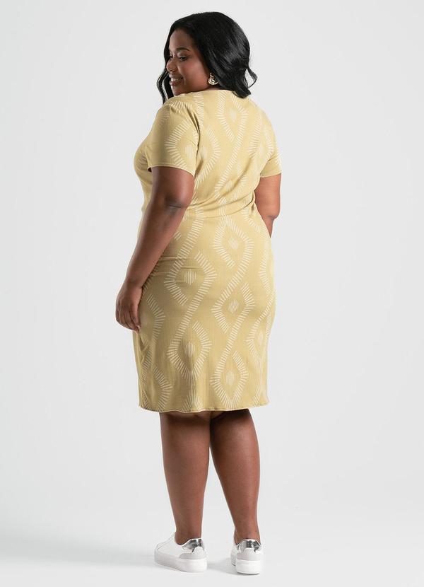 Cativa - Vestido Plus Size Curto em Viscose Caramelo 2