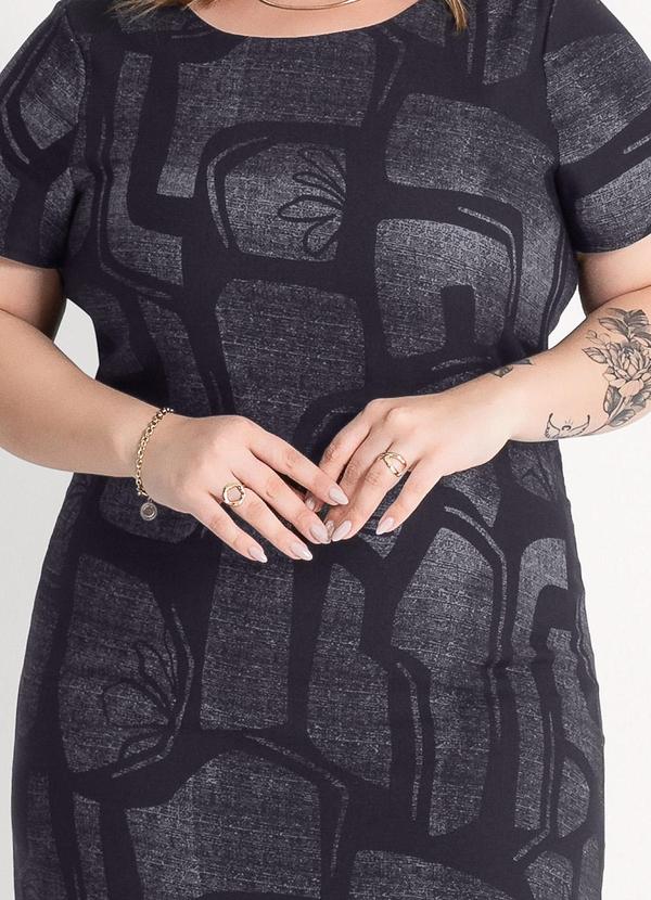 Habana - Vestido Plus Size Curto em Viscose Preto 3