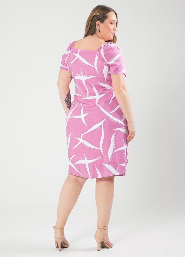Cativa - Vestido Plus Size Curto em Viscose Rosa 2