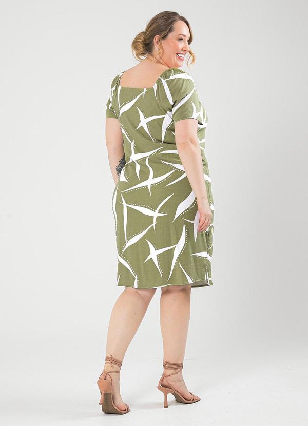 Cativa - Vestido Plus Size Curto em Viscose Verde 2