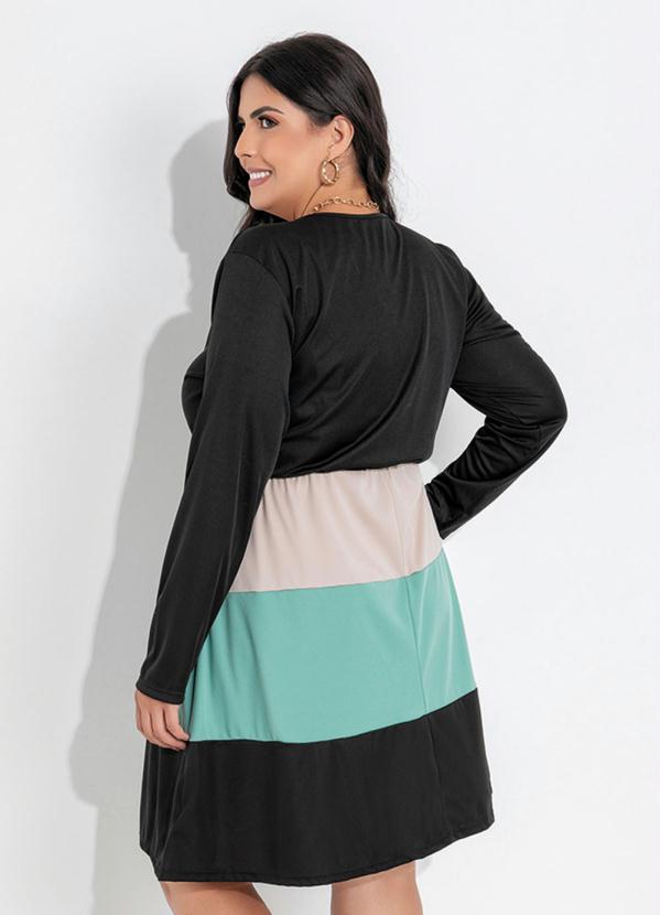 Marguerite - Vestido Preto com Recortes e Mangas Plus Size 2