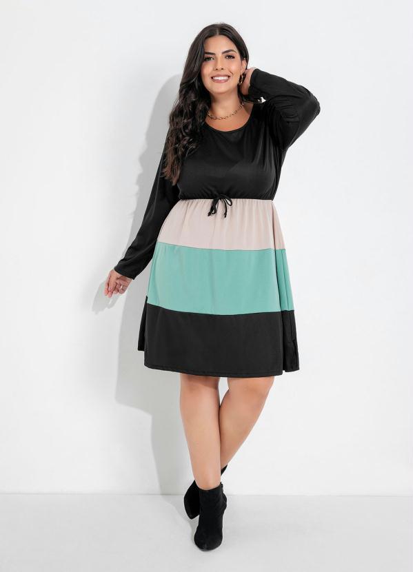 Marguerite - Vestido Preto com Recortes e Mangas Plus Size 3