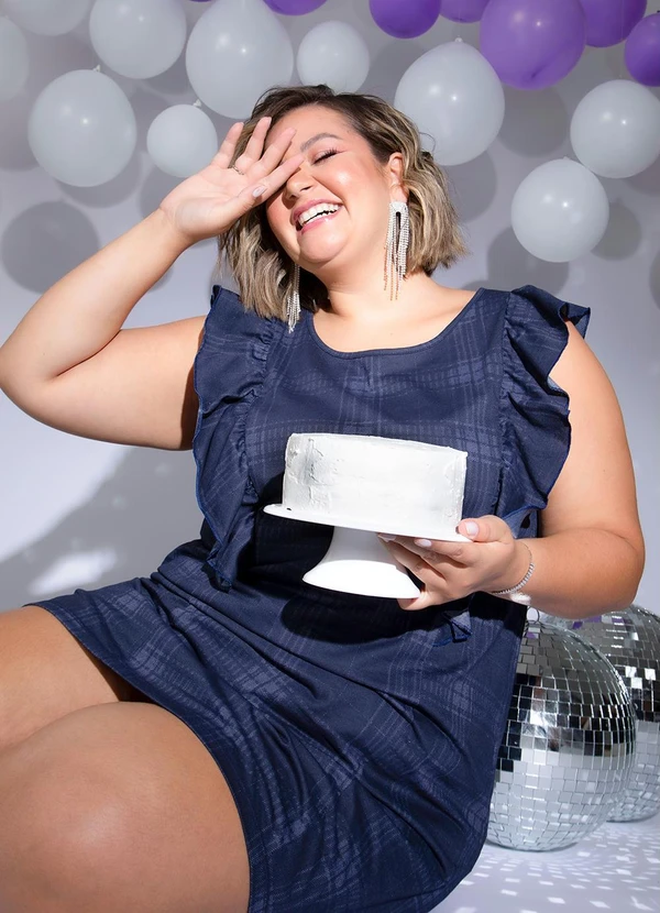 Marguerite - Vestido Xadrez Azul com Babados Plus Size 4