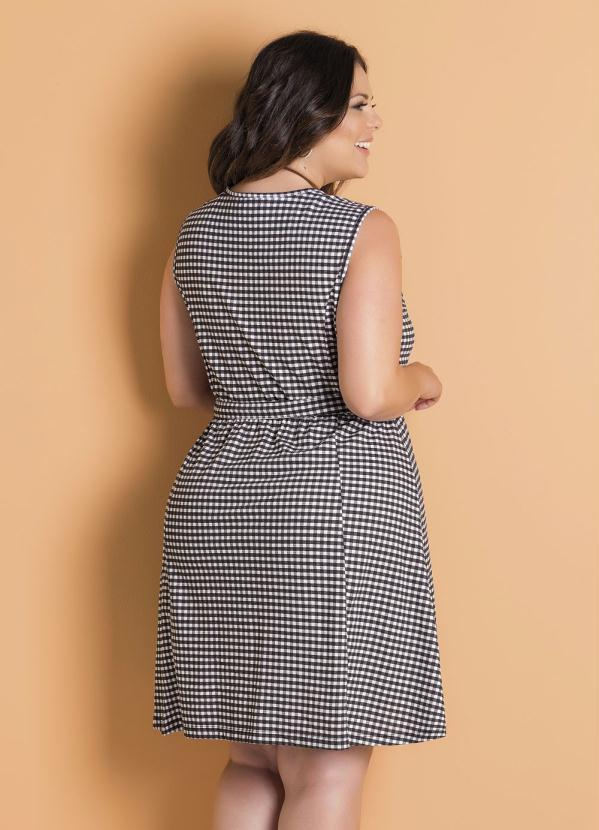 Marguerite - Vestido Xadrez Vichy Plus Size Transpassado 2
