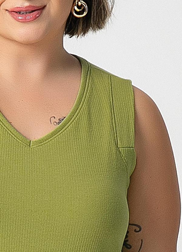 Habana - Vestido Canelado com Decote em V Verde 2