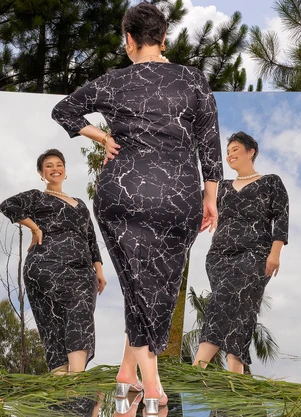 Marguerite - Vestido Abstrato Preto em Malha - MARGUERITE