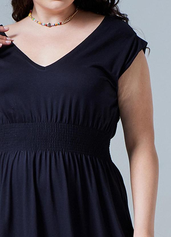 Basicamente - Vestido Gola V Longo Plus Preto 2