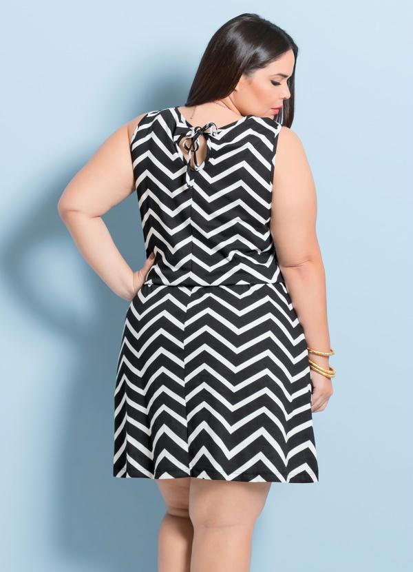 Marguerite - Vestido Estampa Zig Zag com Bolsos Plus Size 2