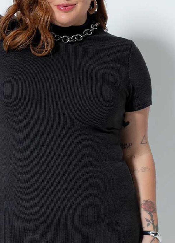 Cativa Plus Size - Vestido Feminino Plus Canelado Preto 2