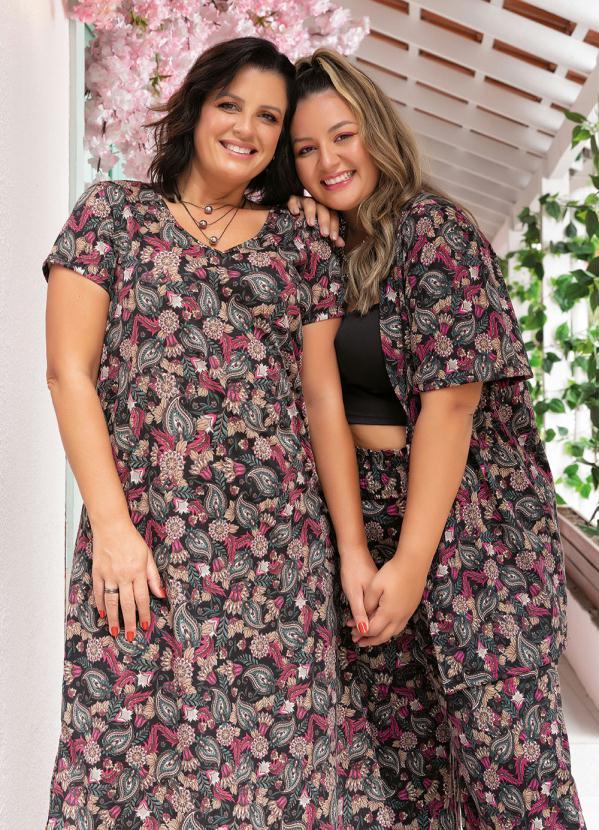 Queima Estoque - Vestido Floral Preto com Mangas Curtas Plus Size 2