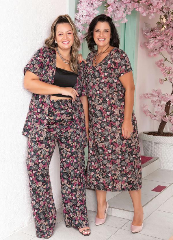 Queima Estoque - Vestido Floral Preto com Mangas Curtas Plus Size 4