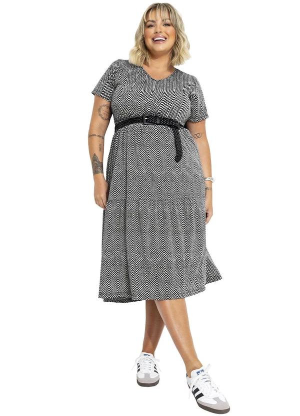 Marguerite - Vestido Midi Chevron Preto com Babados Plus Size 3