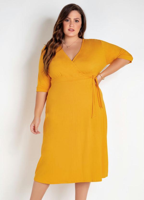 Mink - Vestido Midi Plus Size Amarelo com Transpasse