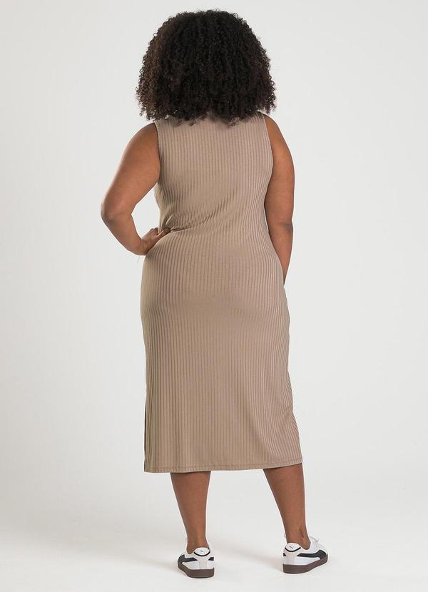 Cativa - Vestido Plus Size Midi em Canelado Marrom Claro 3