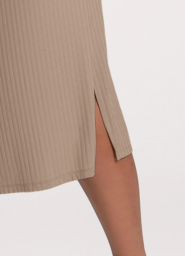 Cativa - Vestido Plus Size Midi em Canelado Marrom Claro 3