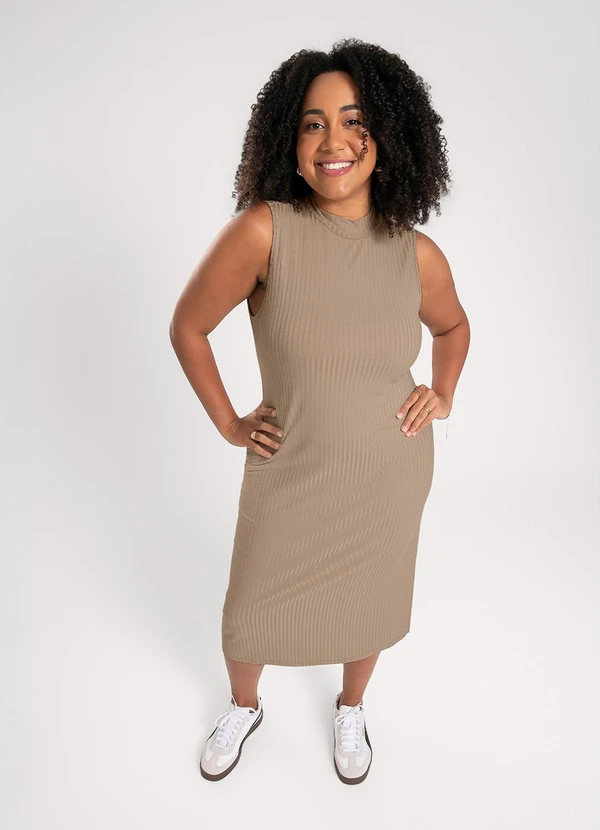 Cativa - Vestido Plus Size Midi em Canelado Marrom Claro 5