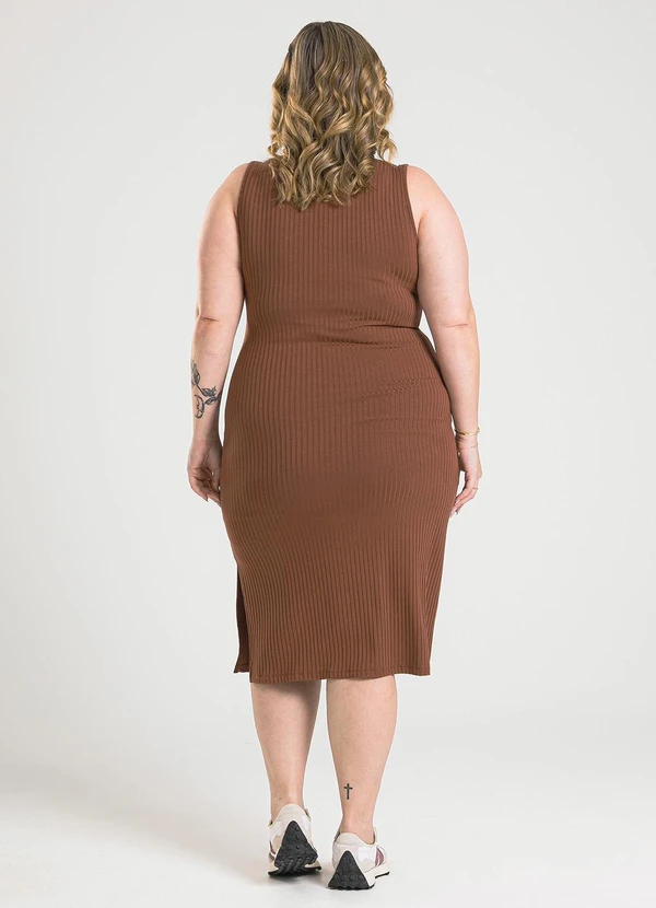 Cativa - Vestido Plus Size Midi em Canelado Marrom Escuro 2