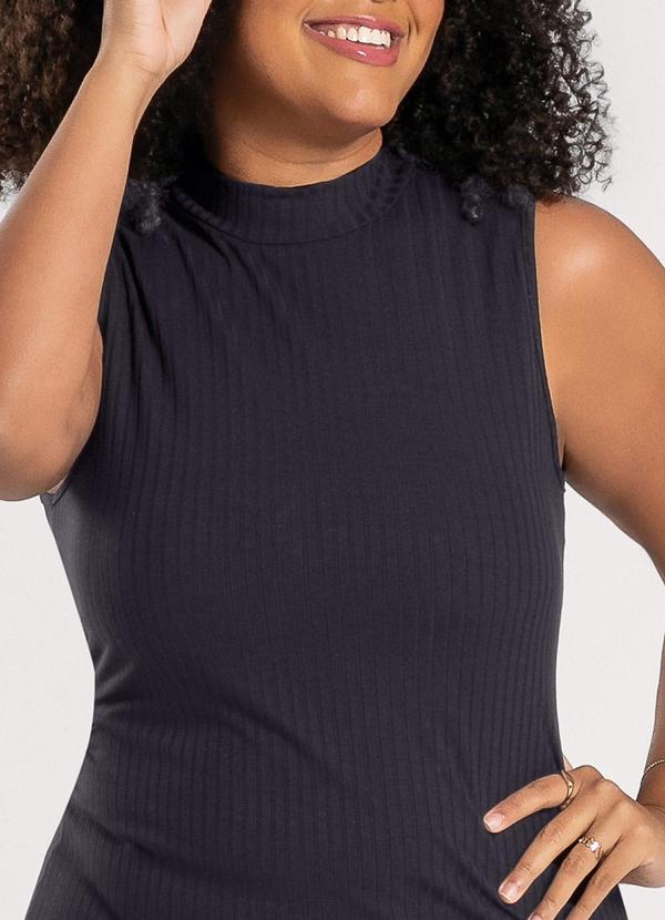 Cativa - Vestido Plus Size Midi em Canelado Preto 3