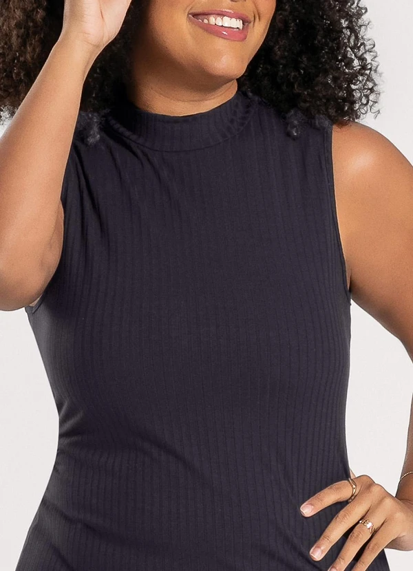 Cativa - Vestido Plus Size Midi em Canelado Preto 3