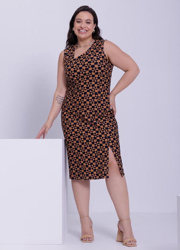 Lunender Mais Mulher - Vestido Plus Size Midi em Crepe com Fenda Bege 3
