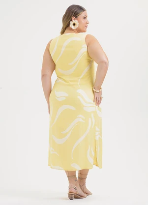 Cativa - Vestido Plus Size Midi em Viscose Amarelo Claro - CATIVA