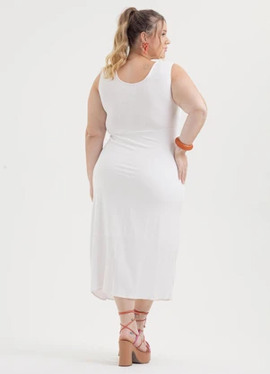 Cativa - Vestido Plus Size Midi em Viscose Branco  - CATIVA