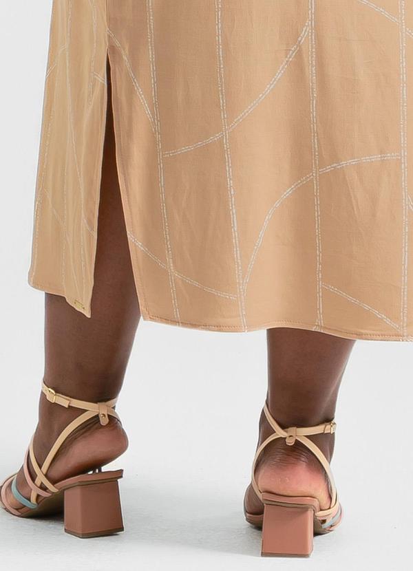 Cativa - Vestido Plus Size Midi em Viscose Caramelo 4