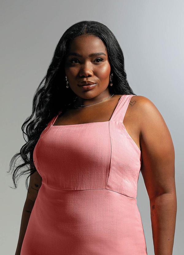Cativa - Vestido Plus Size Midi em Viscose Rosa Claro 3