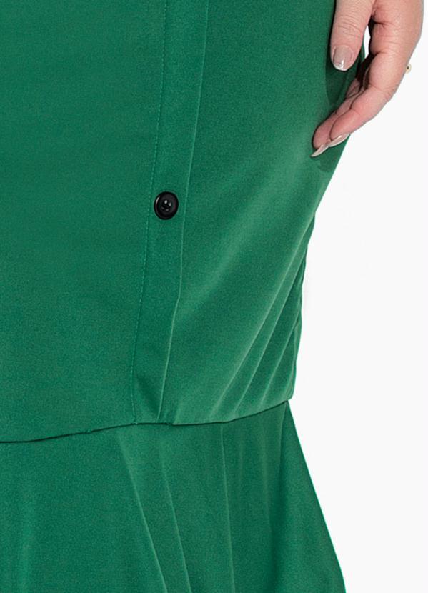Marguerite - Vestido Verde Bandeira com Botões Plus Size 1