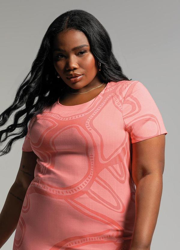 Cativa - Vestido Plus Size Tubinho em Viscose Rosa Claro 3